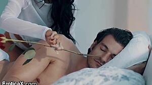 Eroticax ho budí na intenzivní ranní jízdu