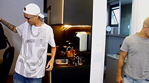 Quarto Compartilhado O Dotado Flagrou O Novinho Manjando Sua Rola