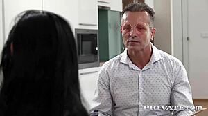 Lærer knepper forførerisk Lexi og Lenna i anal cowgirl