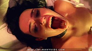 Tak Percaya! Seks Bondage Keras Dalam Sangkar Besi Dengan Kisscat Nakal. Rantai Dan Deepthroat Tunggu!