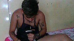 i am a 21 year old novinho with pink cock in solo