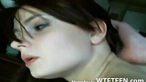 Prelepa najstnica 18+ se jebe v pasji pozi pred kamero vsako noč. Njen tesni trup sije pri 1hottie.