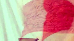 Sıcak Sarışın Dans Ediyor, Açık Amcıklı Külotlarda Takıntılıyım