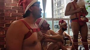 Amigo Secreto De Câmera Suruba Bareback Com Papai Noel In Gangbang Orgy