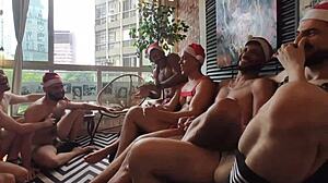 Amigo Secreto De Câmera Suruba Bareback Com Papai Noel In Gangbang Orgy