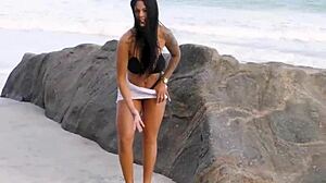 Pornstar seduziu pirocudo praiano pra foder seu cuzinho no pelo