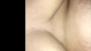 Καυτή 18+ με γερά βυζιά στάζει από πήδημα