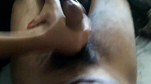 Sexo oral en la cama con Dinal Feliz.