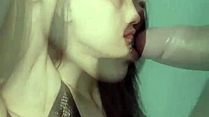 fiatal 18+ tini száját baszva falnál arcra cumolás közeli