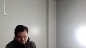 entro al cuarto y la obligo a follar