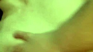 entro al cuarto y la obligo a follar