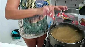 sarah rosa cooks sexy macaroni sensually.