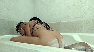 야, 바람난 아내가 자쿠지에서 애인하고 세게 떡 치는 거 잡았어!