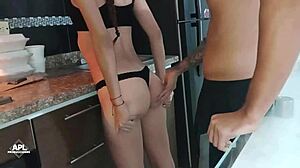 Rica Mamada En La Cocina De Sexy Latina Jovencita De Buen Culo Parte 1