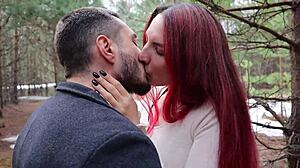 Ruské děvky první rande zvrhlo v drsný sex v lese