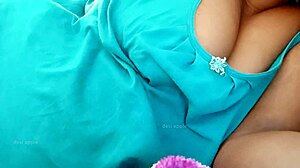 Indian Bhabhi Sexy Boobs!