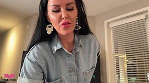 Airbnb guest thanks homeowner with sensual ride