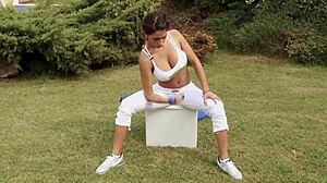 Cinthia Fernandez Arm Exercise Routine