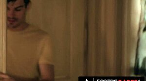 Йо, глянь на эту MILF Шалину Девин, которая ногами трахает возбужденного парня до жесткого оргазма!