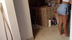 seduce the new maid to suck my pussy