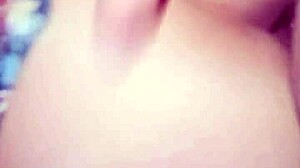 Follando duro en posición de perrito con latina peruvian redhead