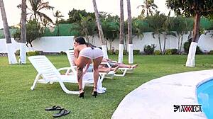 Brazilian beauty Elisa Sanches showcases her stunning figure