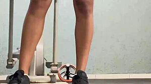 corajosa watches brave pussy licking in gym