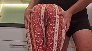 זיינתי את המנקה שלי, אוי, בשביל טיפ נוסף!