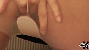 Maxine x fucks her pussy with heels