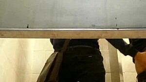 Gay Erkekler Tuvalette Sikiyor!