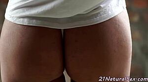 i bigass babe fingering myself alone