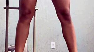 corajosa watches brave pussy licking in gym