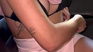 बूढ़ा आदमी जवान रशियन की शेव्ड चूत चाट रहा