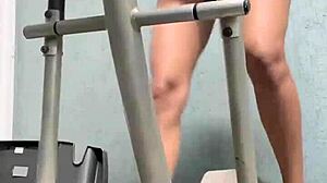 corajosa watches brave pussy licking in gym