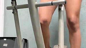 corajosa watches brave pussy licking in gym