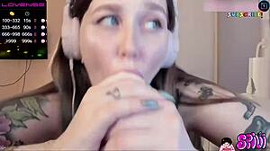 Thick Babe PLAYING Herself on WEBCAM!