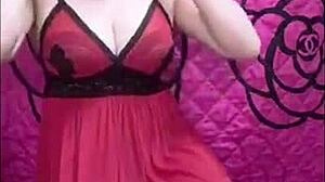 Vietnamese beauty streams her seductive live show tonight