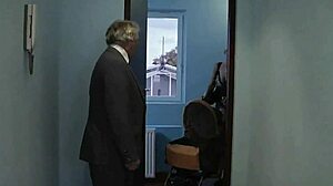 Loira crossdresses as prostitute and fucks sogro in bedroom