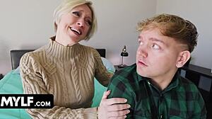 زوجة الأب ذات الثديين الكبيرين تسمح لابن الزوجة بضرب كسي الضيق بقوة