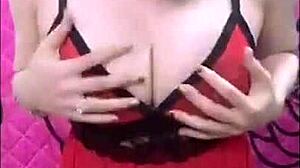 Vietnamese beauty streams her seductive live show tonight