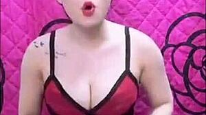 Vietnamese beauty streams her seductive live show tonight