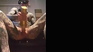 Флешлайт Тат Джек трахает жестко в соло сессии с кончей