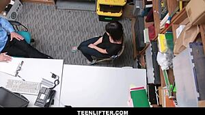 Penelope reed avoids police with blowjob to guard 😏