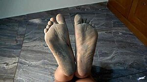 i ordered this custom video of curvy latina pissing on my body with dirty feet fetish