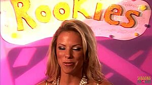 Вау, Кайла Синз обожает анал после слюнявого минета огромному хую! 🔥