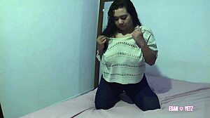 Hermosas tetas me bailan y me seducen al ritmo del beat