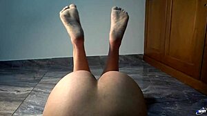 i ordered this custom video of curvy latina pissing on my body with dirty feet fetish