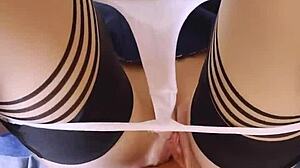 Šéf brutálně ničí sekretářčinu těsnou prdel na kancelářském stole