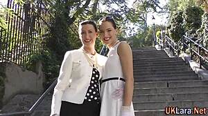 Lesbica in calze dita signora britannica matura