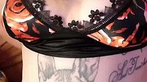 4 fingers plunge into hairy pussy 🤤